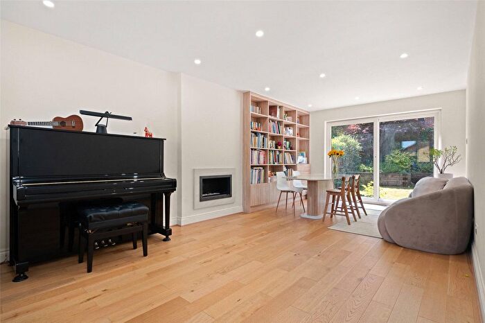 4 Bedroom Detached House To Rent In Cumberland Way, Wokingham, Berkshire, RG41