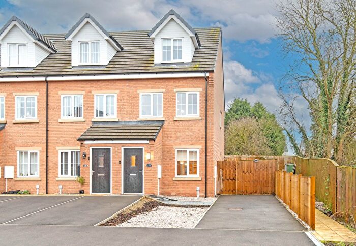 3 Bedroom Semi Detached House For Sale In Almond Avenue, Barlborough, S43