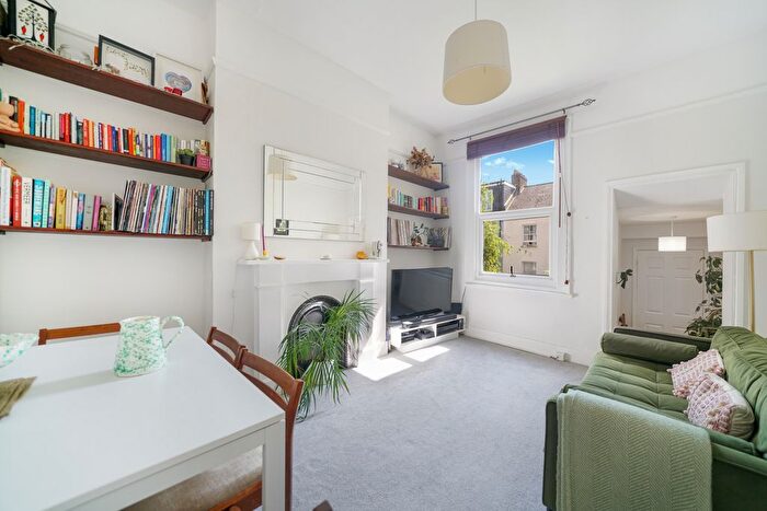 2 Bedroom Flat For Sale In Fermoy Road, London, W9