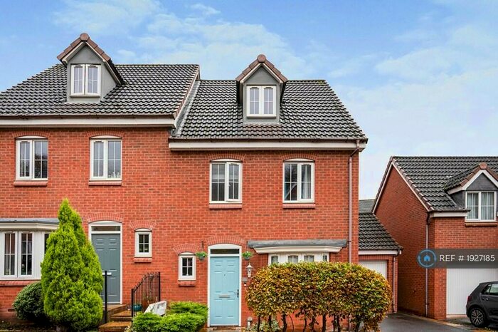 4 Bedroom Semi-Detached House To Rent In Chervil Close, Newcastle-Under-Lyme, ST5