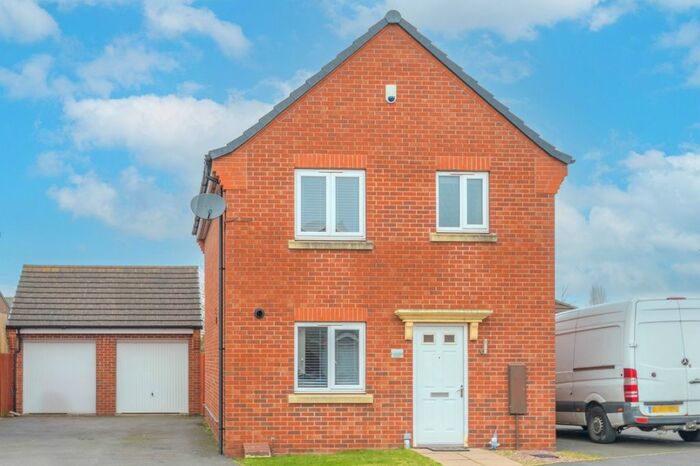 3 Bedroom Detached House To Rent In Pel Crescent, Oldbury, West Midlands, B68