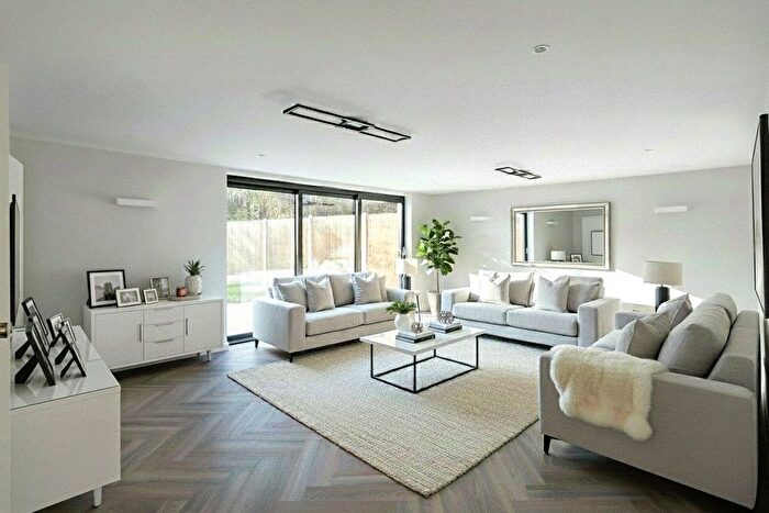 4 Bedroom Detached House For Sale In Kingfield Green, Woking, Surrey, GU22