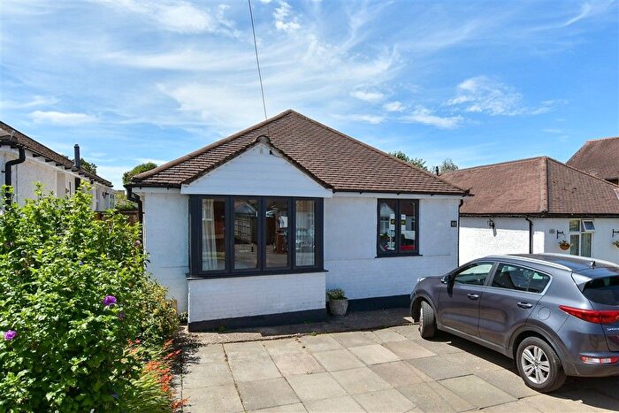 3 Bedroom Detached House For Sale In Orchard Close, Fetcham, Leatherhead, Surrey, KT22