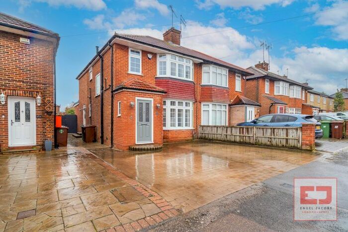 3 Bedroom Semi-Detached House For Sale In Bullhead Road, Borehamwood, WD6