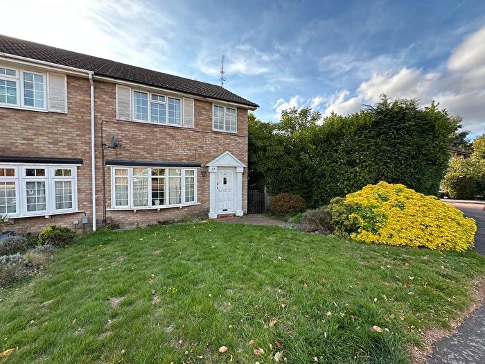3 Bedroom Semi-Detached House For Sale In Kingsmead, Frimley Green, Camberley, GU16