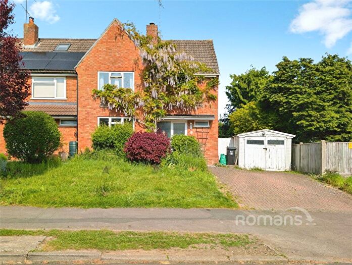 3 Bedroom Semi Detached House For Sale In Allendale Road, Earley, Reading, RG6