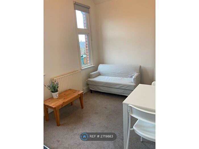 1 Bedroom Flat To Rent In Cowlishaw Road, Sheffield, S11
