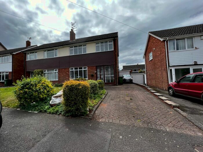 3 Bedroom Semi-Detached House To Rent In Park Avenue, Wombourne, Wolverhampton, WV5