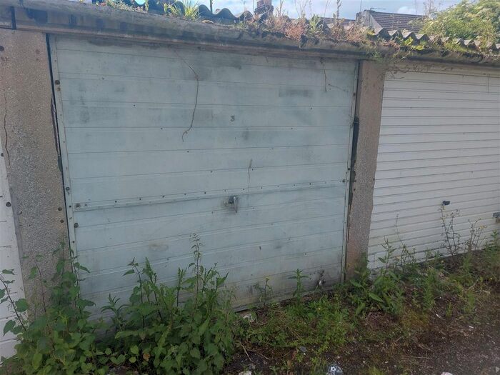Garage / Parking To Rent In Vale Road, Gravesend, DA11