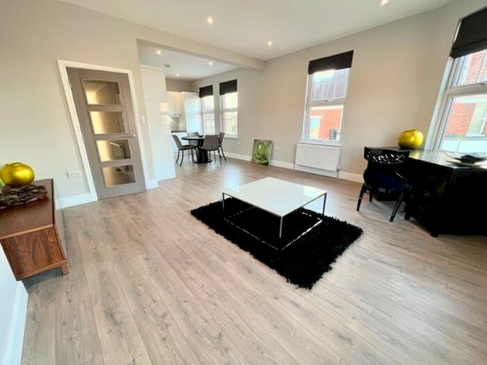 3 Bedroom Flat To Rent In Carlton Park Avenue, Raynes Park, London, SW20