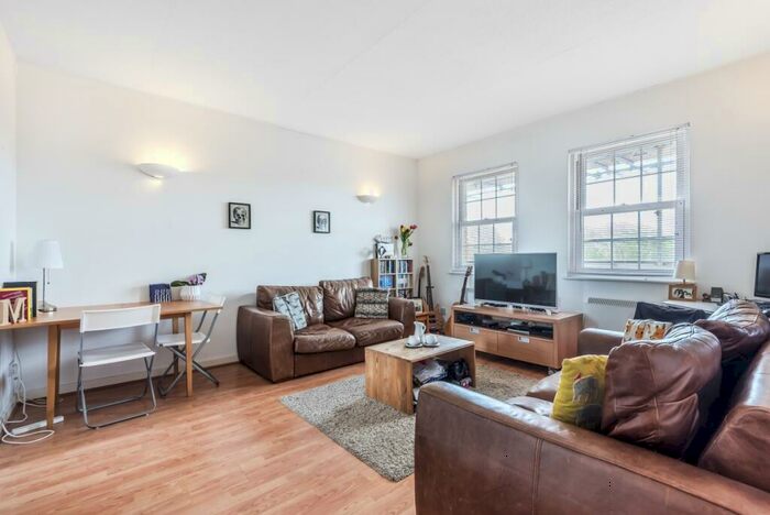 2 Bedroom Apartment To Rent In Sovereign Crescent Surrey Quays, SE16