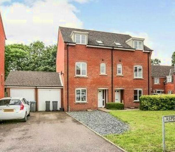 4 Bedroom Semi-Detached House To Rent In Aspen Drive, Whitfield CT16