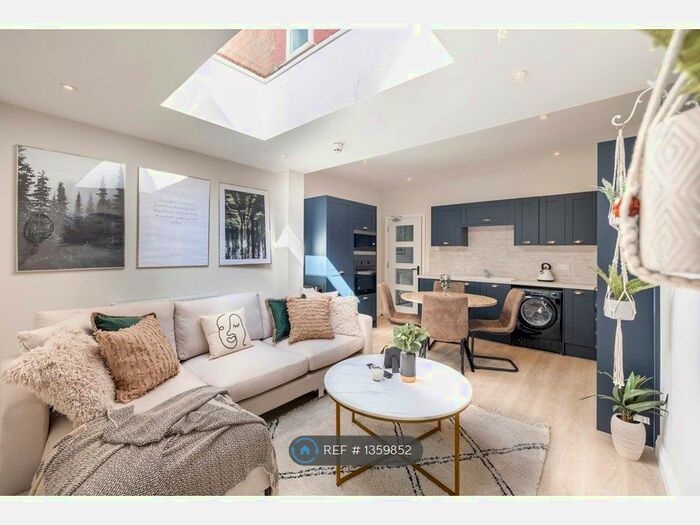 5 Bedroom Semi-Detached House To Rent In Harborne Lane, Selly Oak, Birmingham, B29