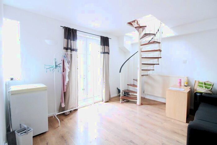 2 Bedroom Flat To Rent In Chalton Street, Euston, NW1