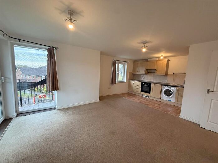 2 Bedroom Flat To Rent In Blackburn Way, Hounslow, TW4