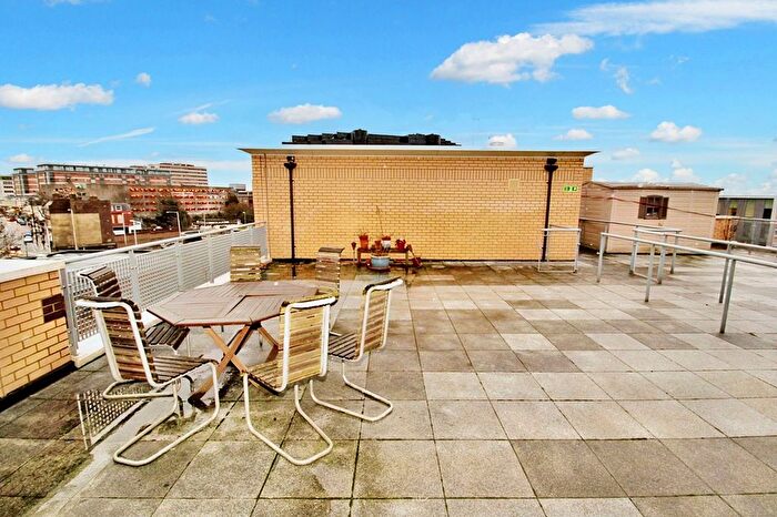 3 Bedroom Flat To Rent In High Street, Uxbridge, UB8