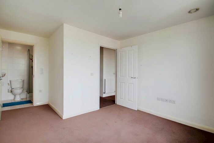 2 Bedroom Flat To Rent In A Bath Road, Hounslow, TW3