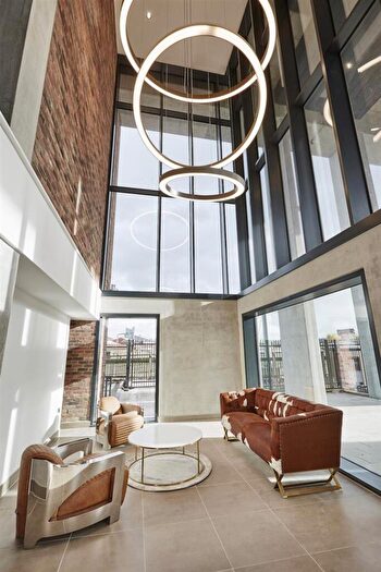 3 Bedroom Apartment For Sale In Rivergate House (block A), Wilburn Basin, Salford, M5