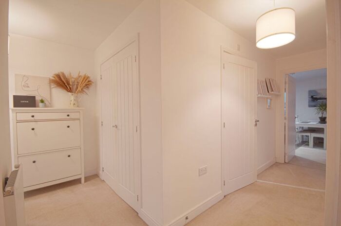 2 Bedroom Flat For Sale In Kempster Way, Weston Turville, HP22