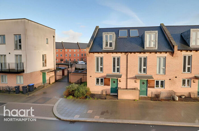 4 Bedroom End Of Terrace House For Sale In Knot Tiers Drive, Northampton, NN5