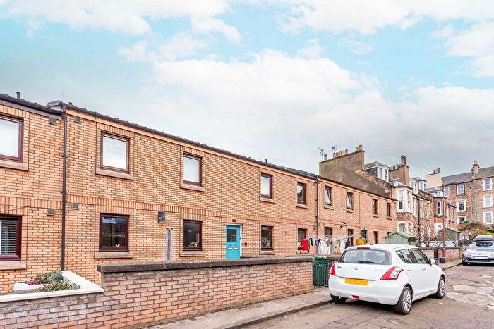 2 Bedroom Flat For Sale In / Elm Place, Edinburgh, EH6