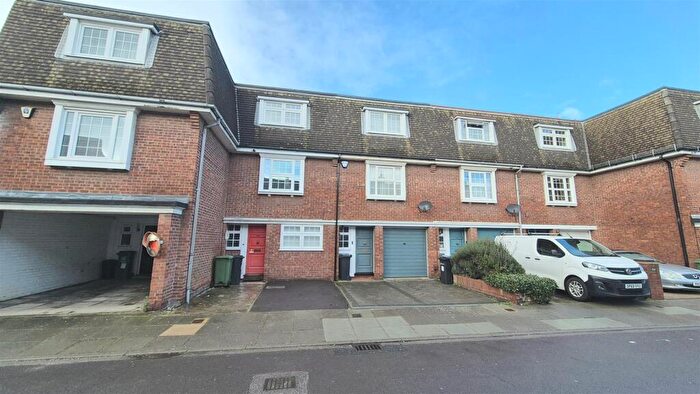 4 Bedroom Town House To Rent In Napier Road, Southsea, PO5