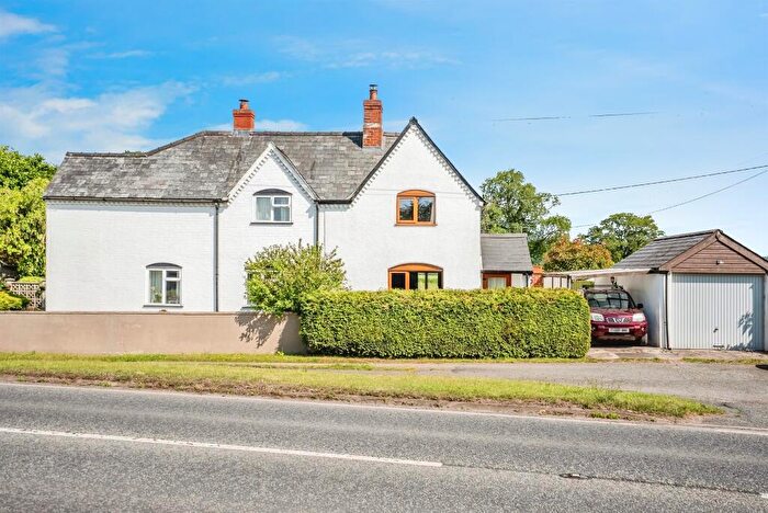 2 Bedroom Semi-Detached House For Sale In Court View, Allensmore, Hereford, HR2