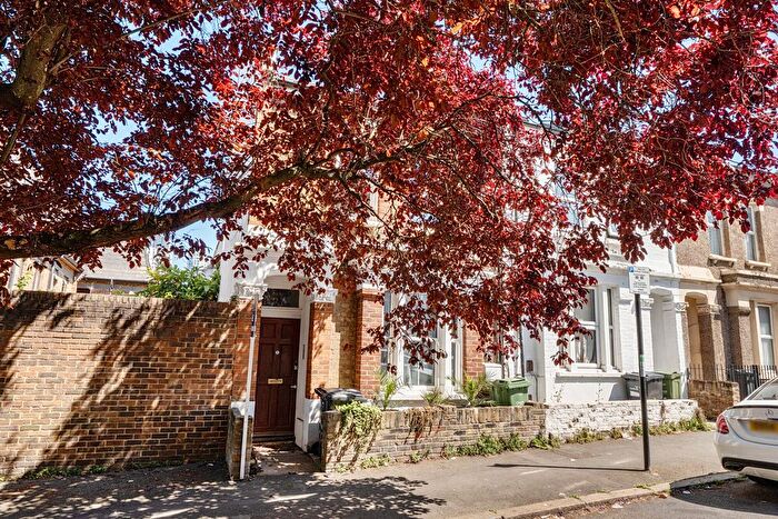 1 Bedroom Flat For Sale In Cowthorpe Road, London, SW8