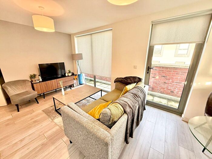 Flat To Rent In Great Homer Street, Liverpool, L5