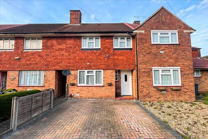 3 Bedroom Terraced House For Sale In Denham Road, Feltham, Middlesex, TW14