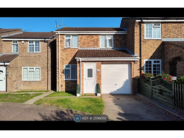 3 Bedroom End Of Terrace House To Rent In Keston Court, Gillingham, ME8