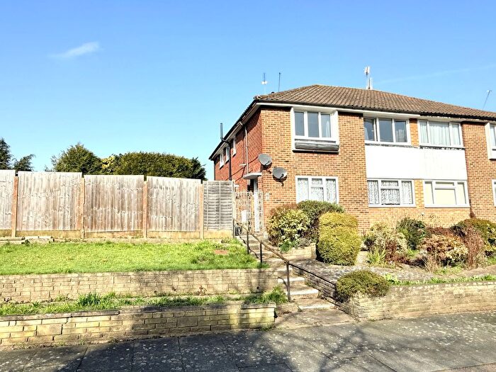 2 Bedroom Property For Sale In Vernon Crescent, Barnet, EN4