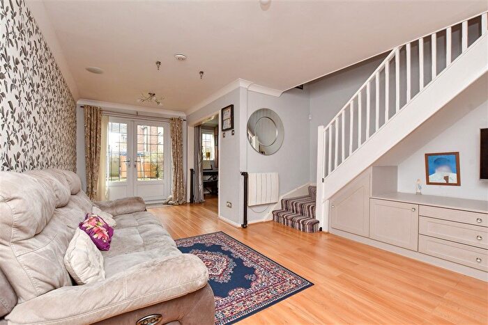 3 Bedroom End Of Terrace House For Sale In Bucklers Way, Carshalton, Surrey, SM5