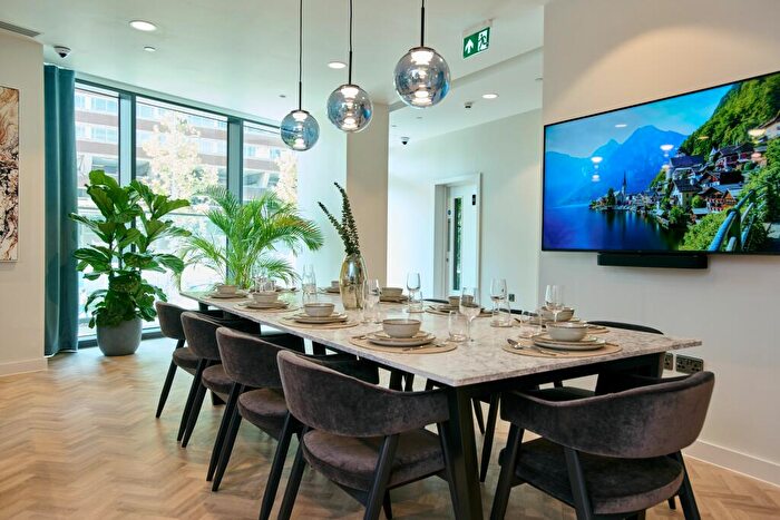 2 Bedroom Apartment To Rent In The Silver Yard, Birmingham Birmingham, B4