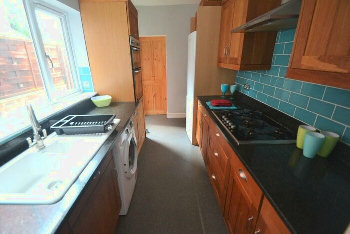 4 Bedroom Detached House To Rent In Dallas York Road, Beeston, NG9