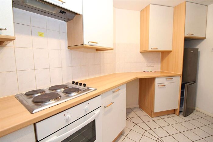 2 Bedroom Flat To Rent In Dexter Close, St Albans, AL1