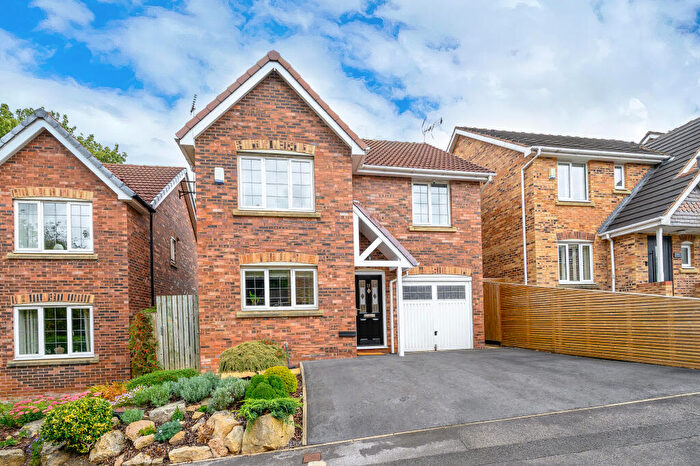 4 Bedroom Detached House For Sale In Clark Spring Rise, Leeds, LS27