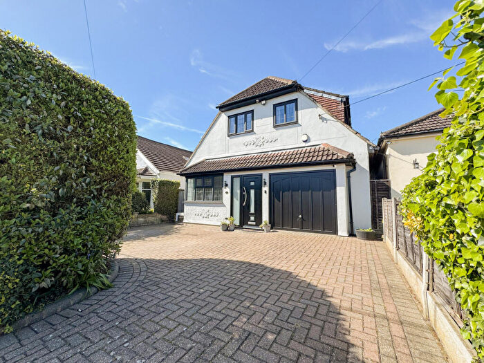 4 Bedroom Detached House For Sale In Golden Cross Road, Rochford, SS4