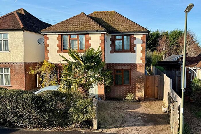 4 Bedroom Detached House For Sale In Farncombe, GU7