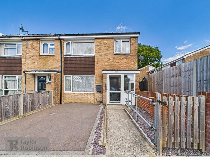 3 Bedroom End Of Terrace House For Sale In Beachy Road, Broadfield, Crawley, RH11