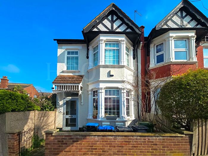 2 Bedroom Flat For Sale In Kings Road, London, NW10