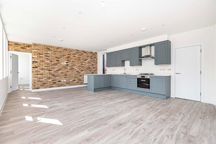 2 Bedroom Flat For Sale In High Street, Poole, BH15