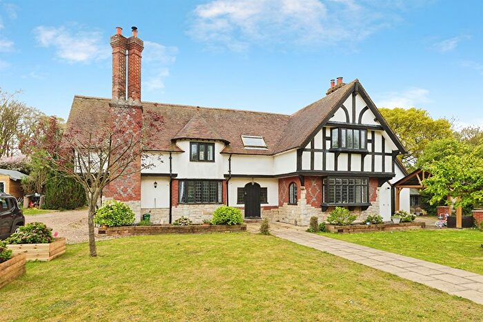 4 Bedroom Detached House For Sale In Gooseberry Hall Lane, Nonington, Dover, CT15