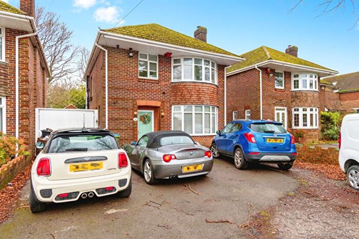 3 Bedroom Detached House For Sale In West End Road, Southampton, SO18