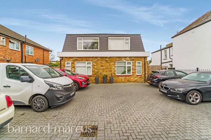 2 Bedroom House To Rent In New Malden, KT3