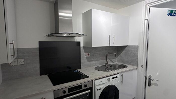 5 Bedroom Flat To Rent In Crouch Hill, London, N4