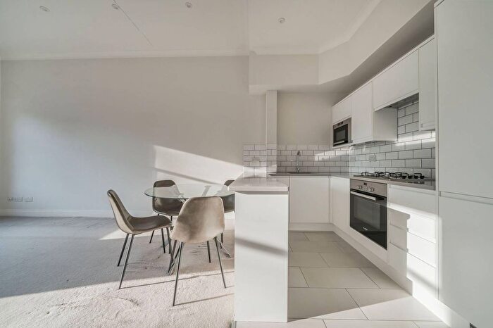 2 Bedroom Flat To Rent In Courtfield Road, South Kensington, London, SW7