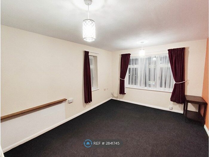 1 Bedroom Flat To Rent In Somerville Road, Swindon, SN3