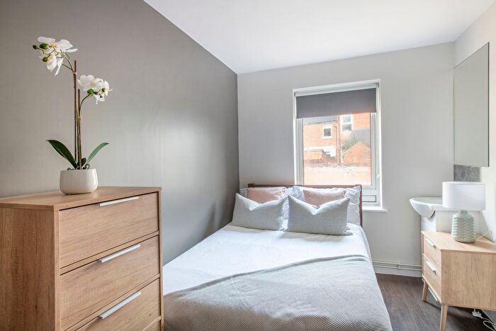 6 Bedroom Flat To Rent In Flat, Rob Roy House, Nottingham, NG7
