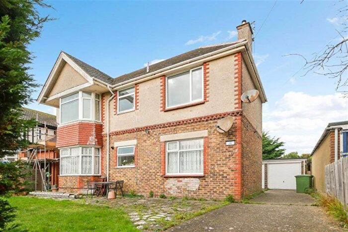 2 Bedroom Flat To Rent In Parklands Avenue, Bognor Regis, PO21